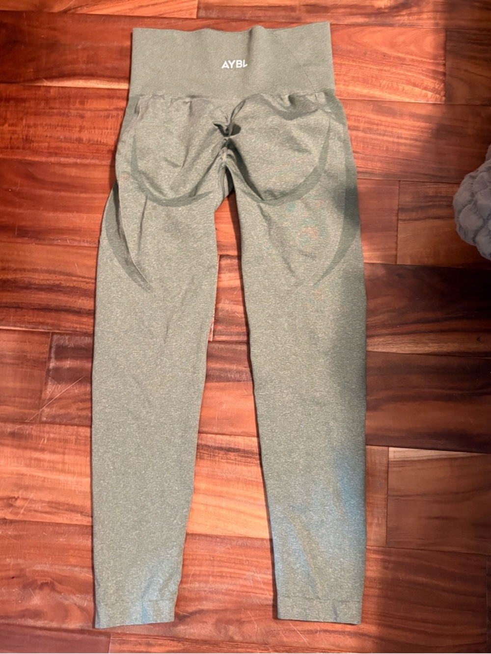 AYBL Seamless Scrunch Butt Leggings Green Contour Gym Workout High Rise S (1239)
